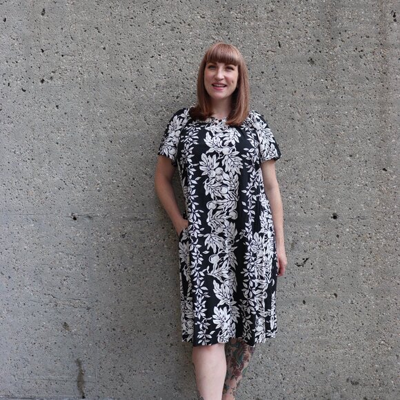 vintage black floral Hawaiian muumuu - Picture 7 of 12